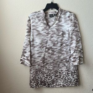 Travelers Chico collection shiny v neck